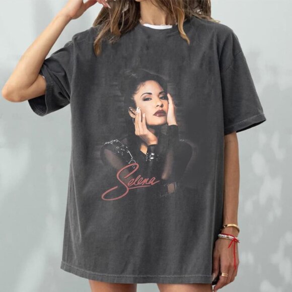 SELENA QUINTANILLA T-shirt, Quintanilla Fan, 90s Quintanilla, Selena Queen Tee - Picture 1 of 3